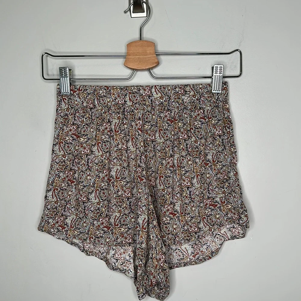 Brandy Melville Paisley Printed Lightweight Viscose Shorts - Picture 1 of 9